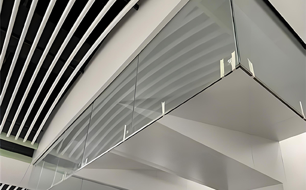 阿拉尔玻璃挡烟垂壁