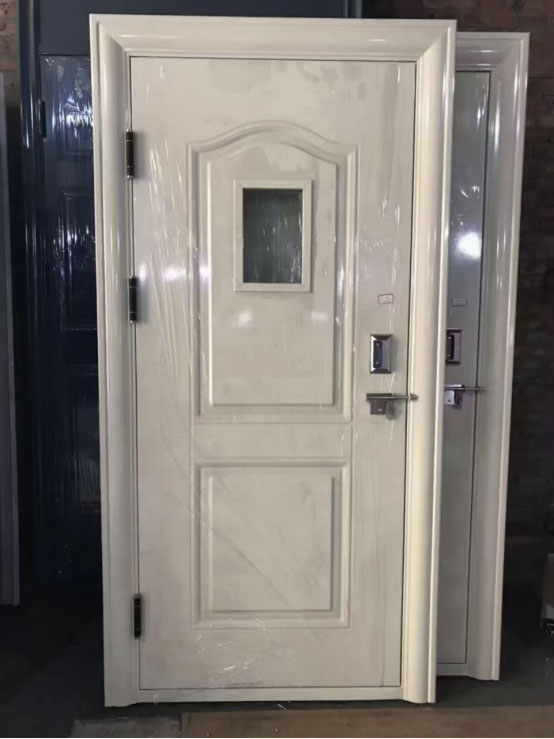 阿拉尔学校教室门