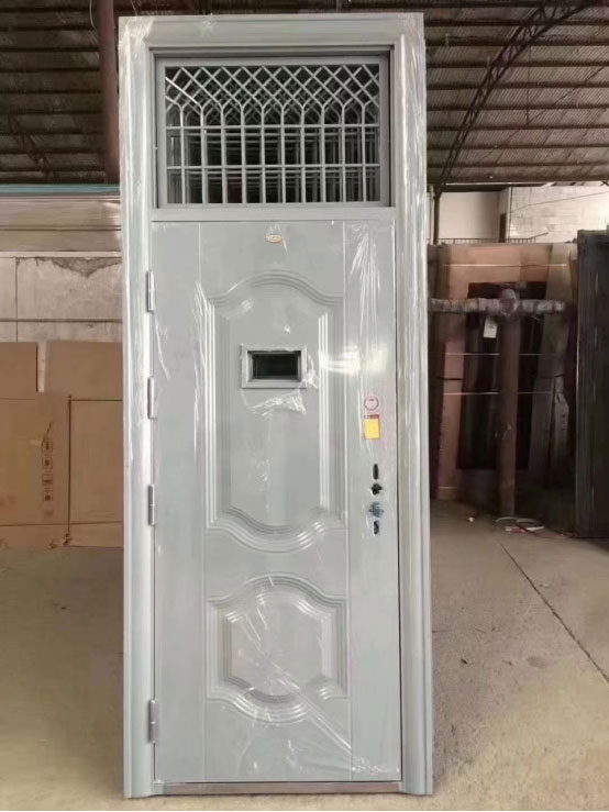 阿拉尔学校教室门