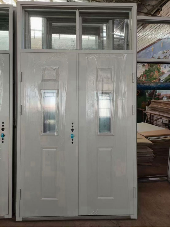 阿拉尔学校教室门