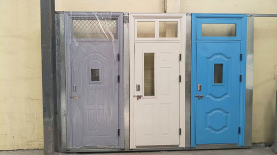 阿拉尔学校教室门