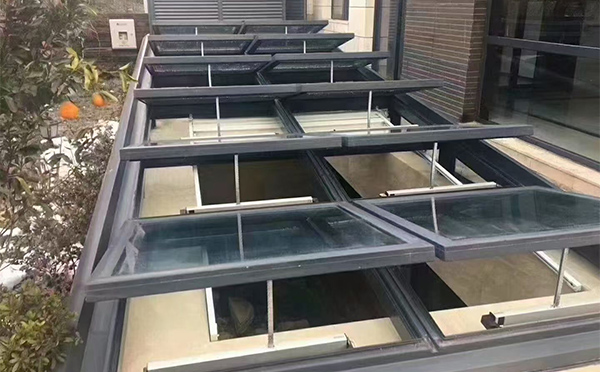 某轨道交通车辆维修车间阿拉尔排烟窗应用