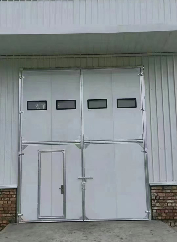 阿拉尔工业门在设备装配车间出入口的实施记录